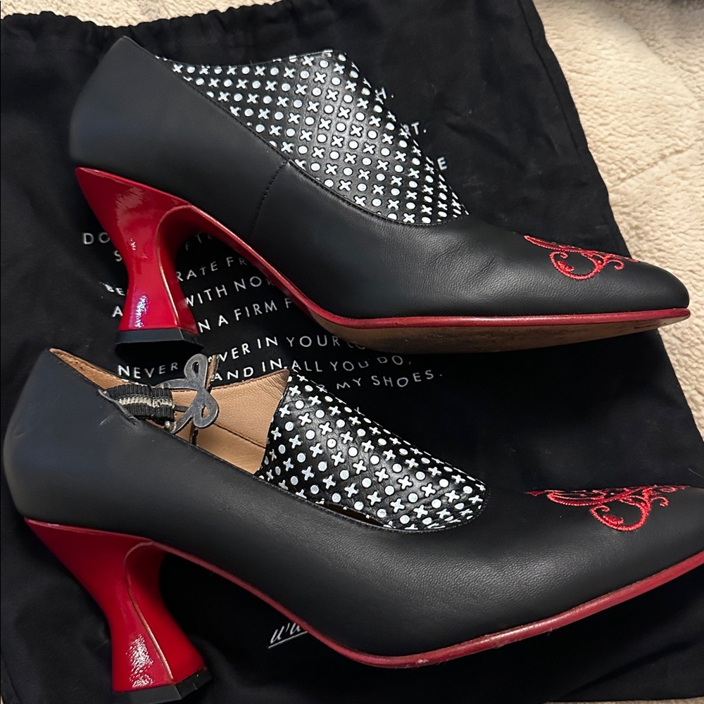 John Fluevog Darla Black and Red Heels with Heart Design. Sz8.
